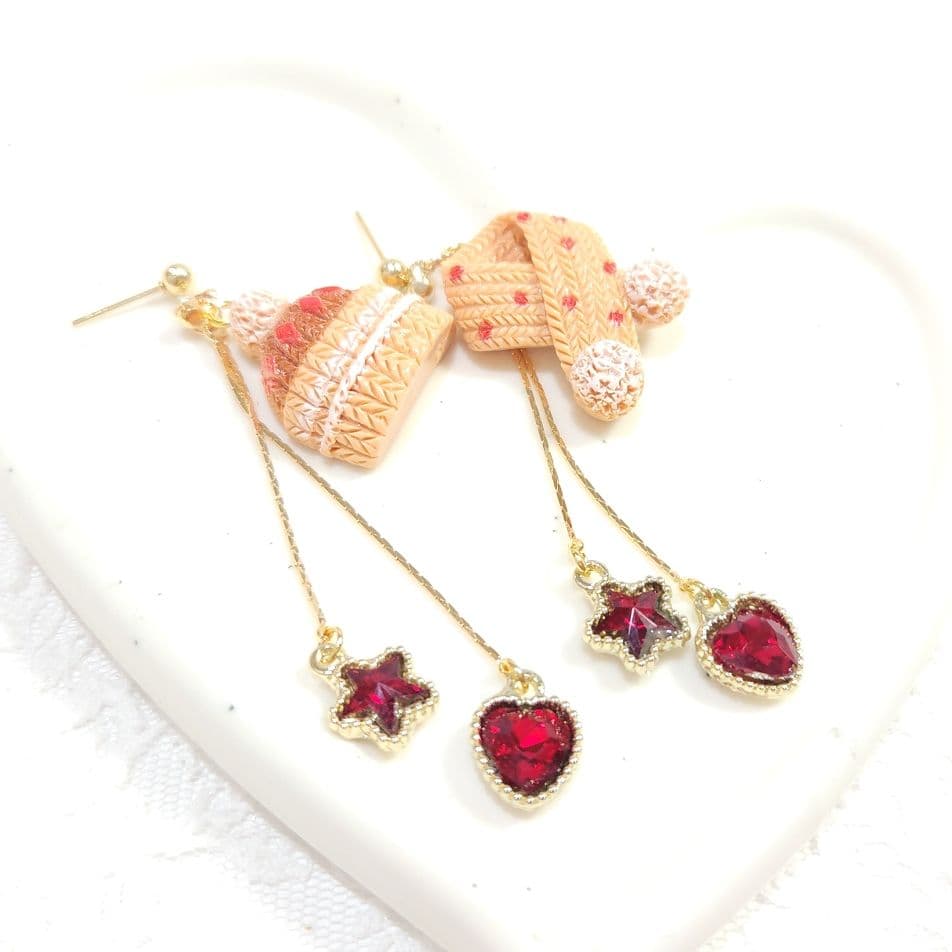 １点限定★冬 ニット帽とマフラーのゆらゆらクリスタルハート＆スター ピアス