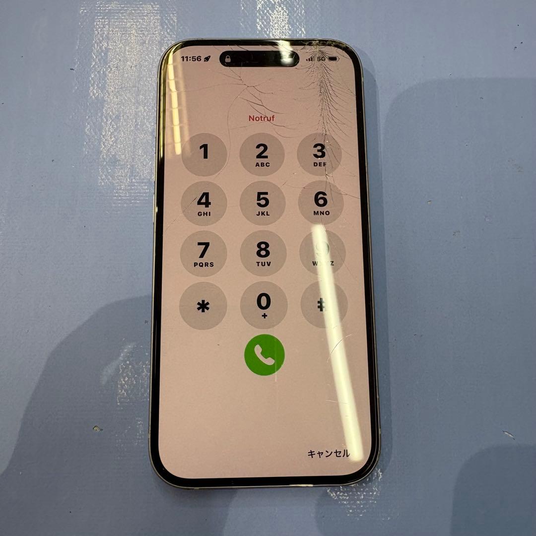 iPhone15 割れパネル