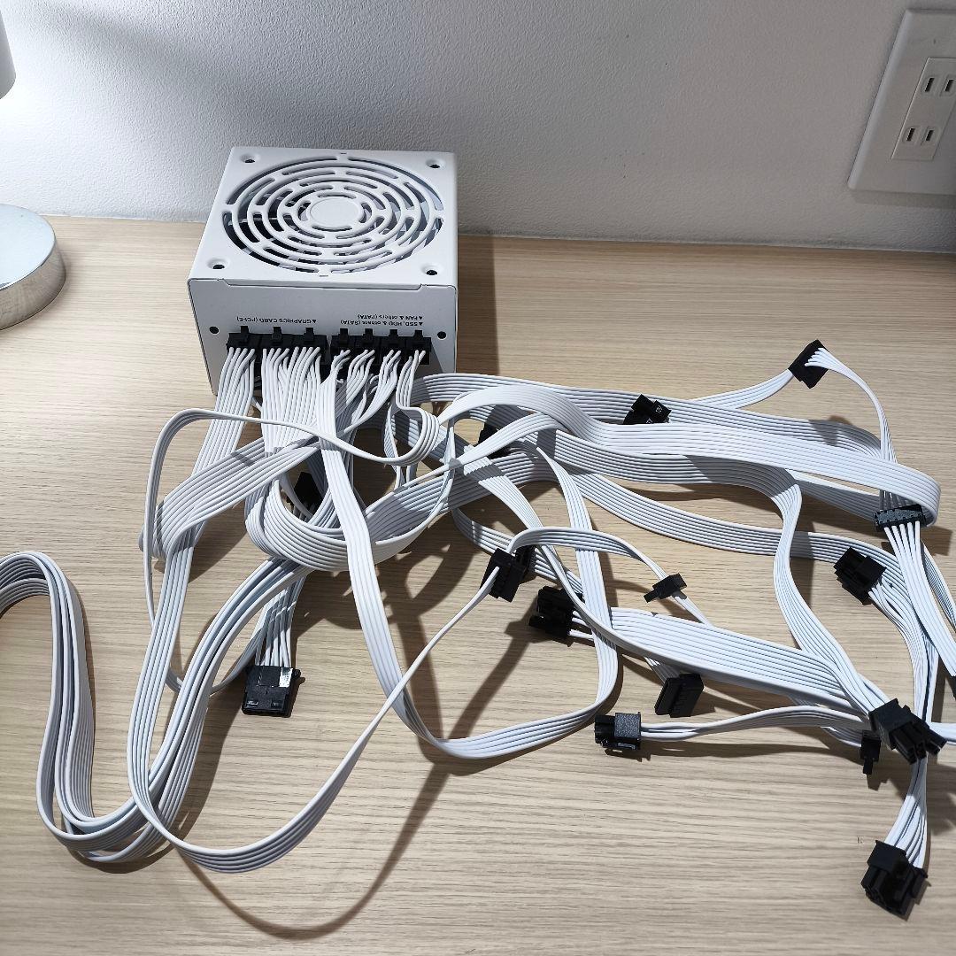 850W ATX電源 GOLD認証　電源ユニット 極美品　ホワイト