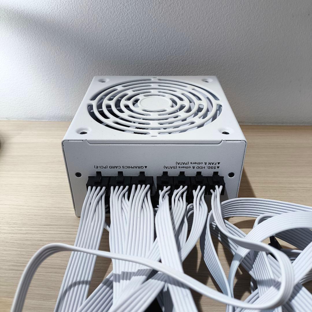 850W ATX電源 GOLD認証　電源ユニット 極美品　ホワイト