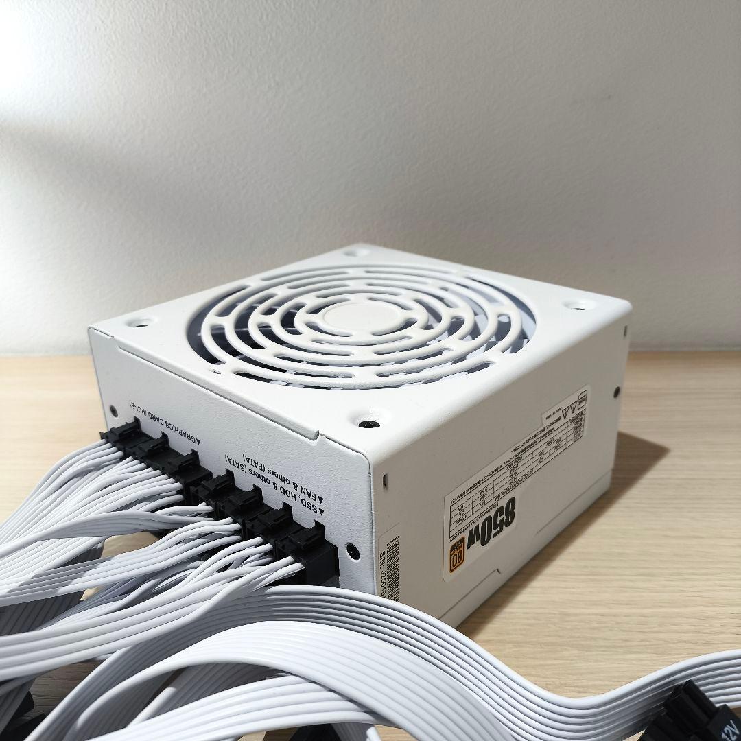 850W ATX電源 GOLD認証　電源ユニット 極美品　ホワイト