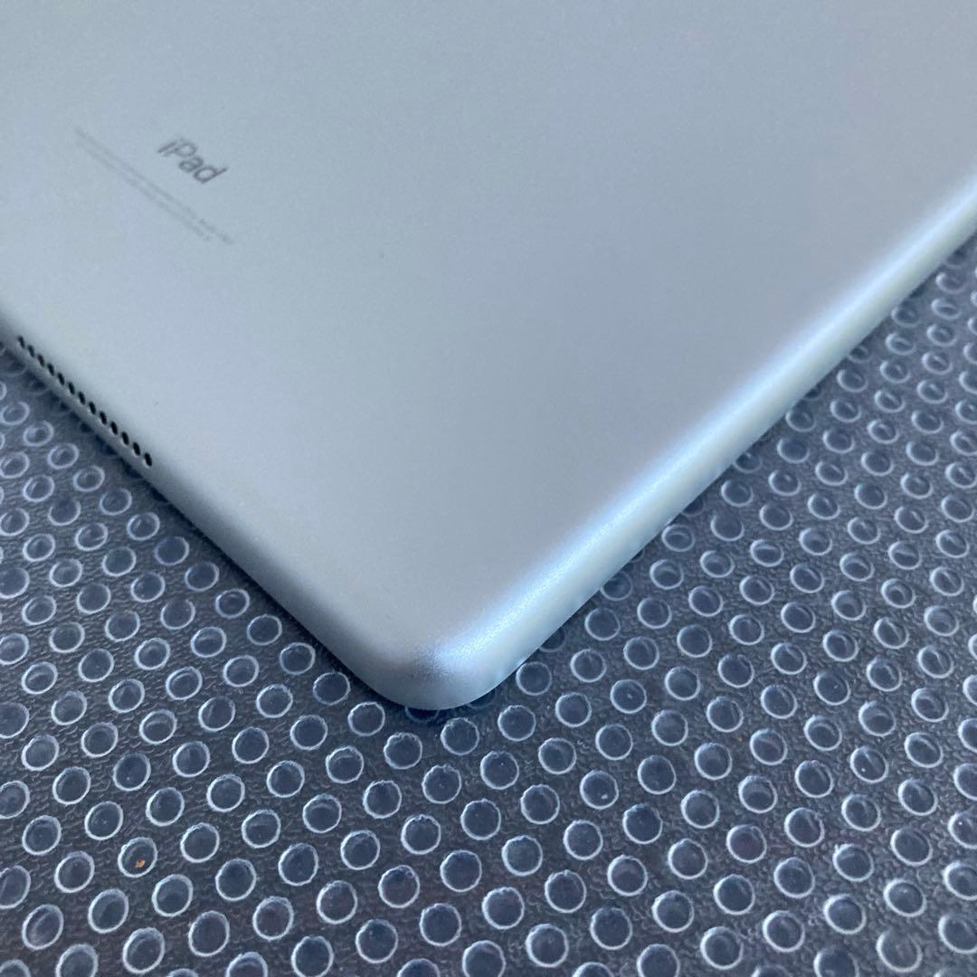 3971【早い者勝ち】比較的美品☆iPad5 第5世代 32GB SIMフリー☆