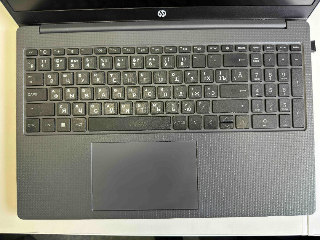 HPの15.6インチノートパソコン。AMD Ryzen 3 8GB/512GB