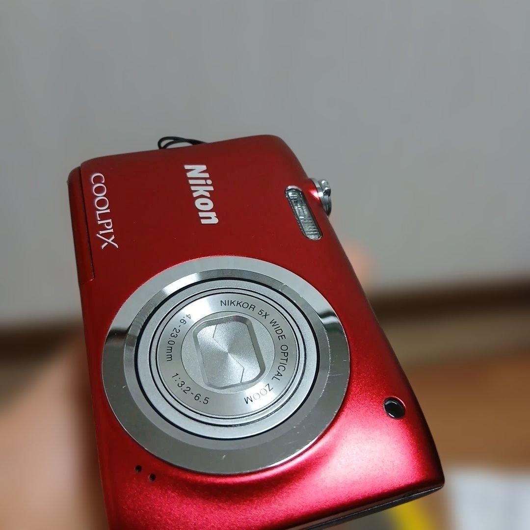 美品　Nikon COOLPIX A100 レッド　デジカメ　動作品
