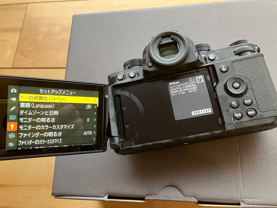 Nikon Z f + 保護シール&シリコンカバー付き