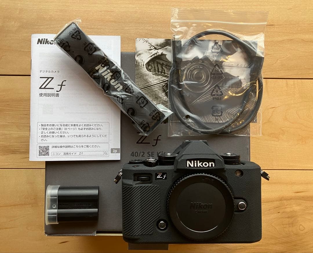 Nikon Z f + 保護シール&シリコンカバー付き