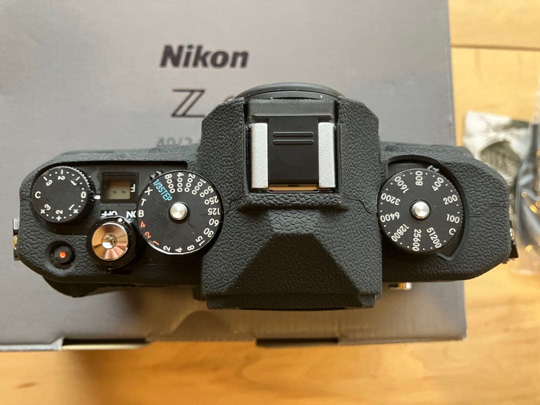 Nikon Z f + 保護シール&シリコンカバー付き