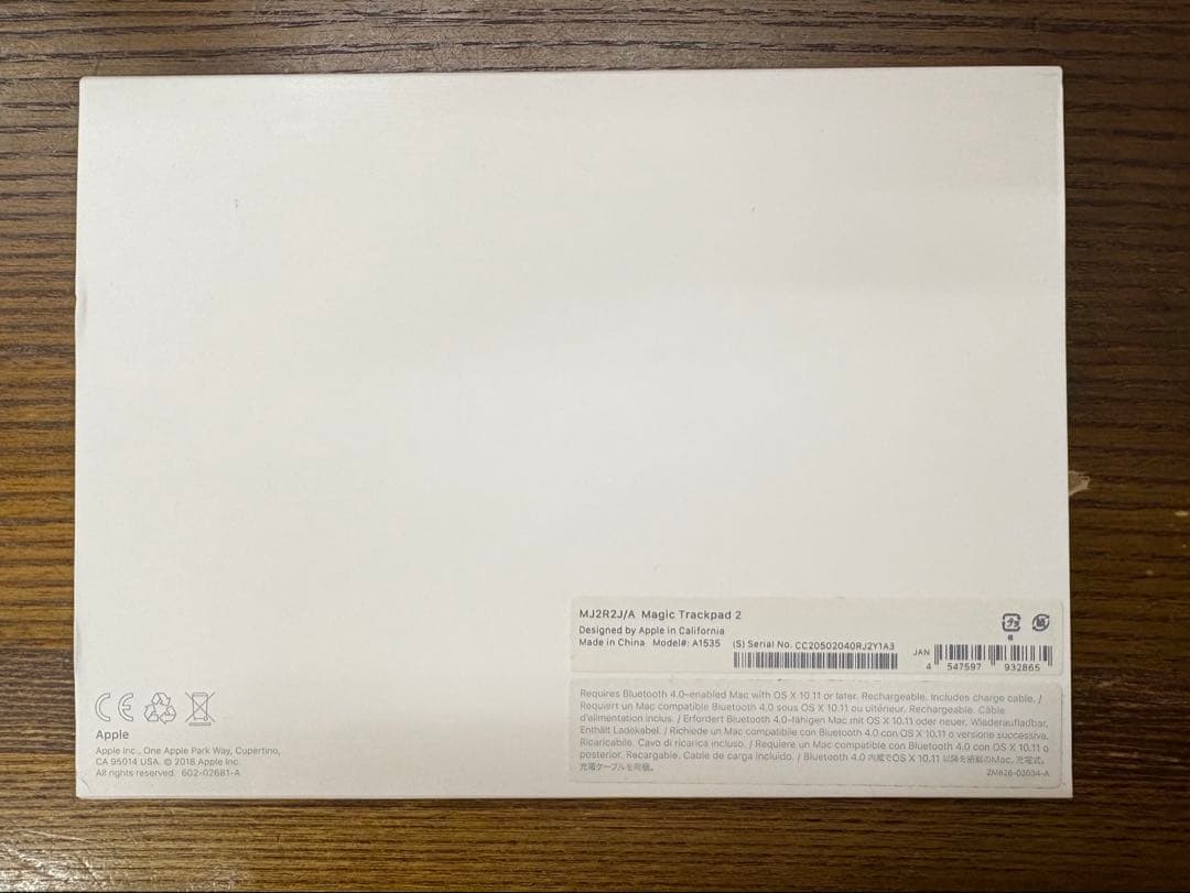 Magic Trackpad 2 本体とケーブル付き