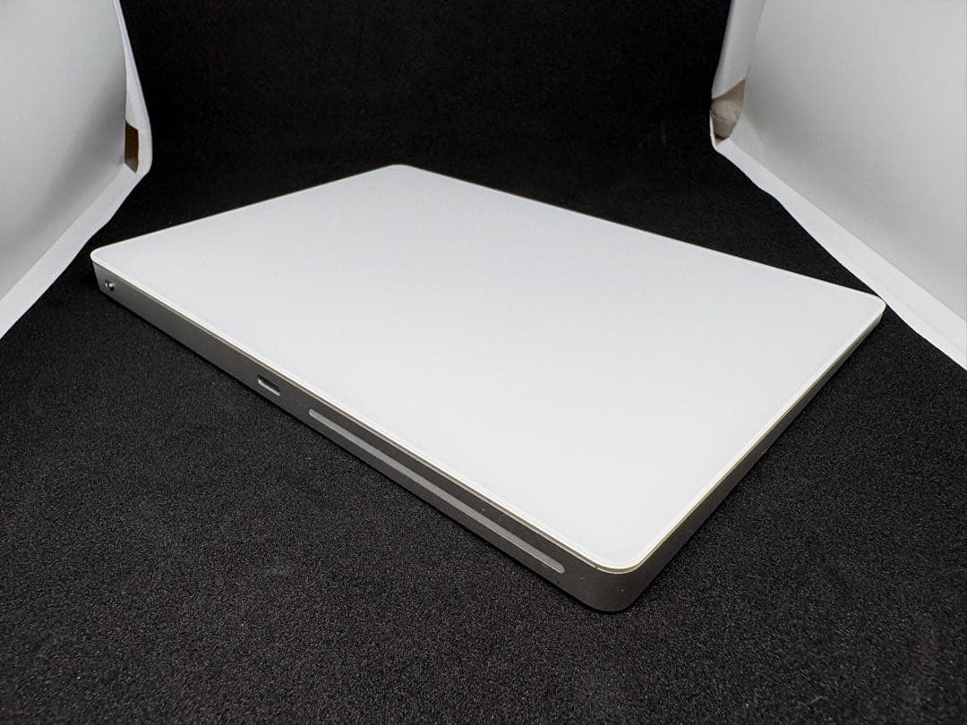 Magic Trackpad 2 本体とケーブル付き