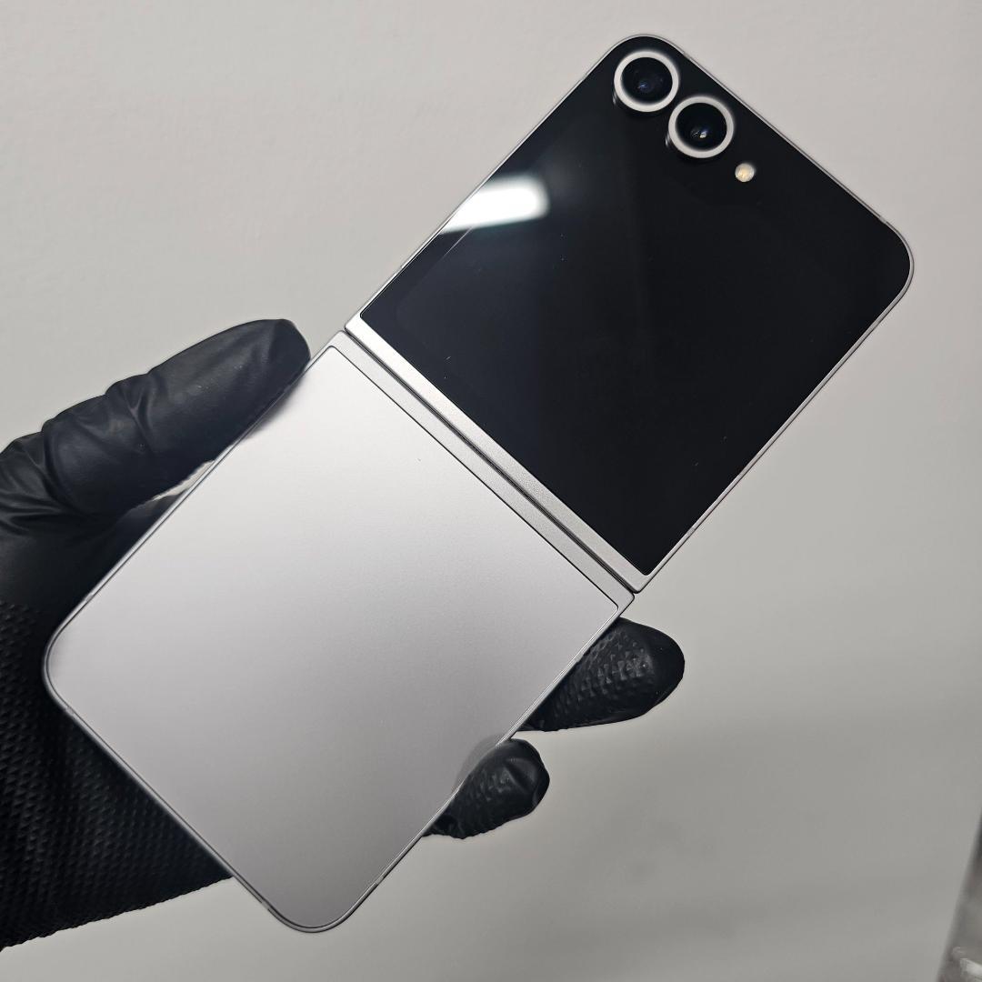 Galaxy Z Flip6 256GB シルバー SIMフリー【A】