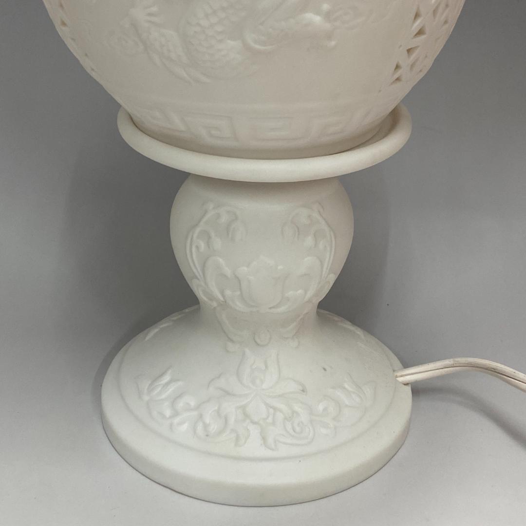 極上の透かし彫り　磁器製 ドラゴン・テーブルランプ 33cm 透光磁器 白磁 龍