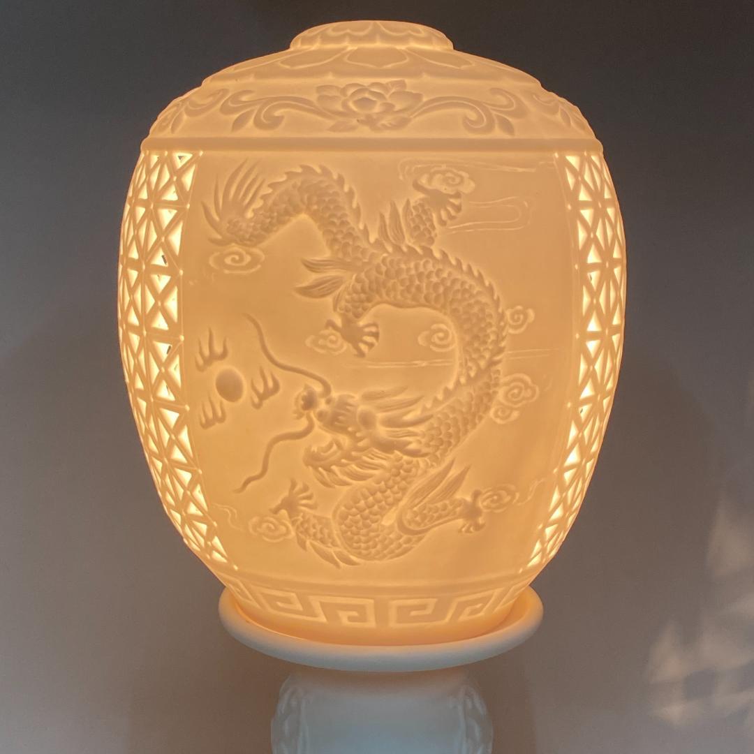 極上の透かし彫り　磁器製 ドラゴン・テーブルランプ 33cm 透光磁器 白磁 龍