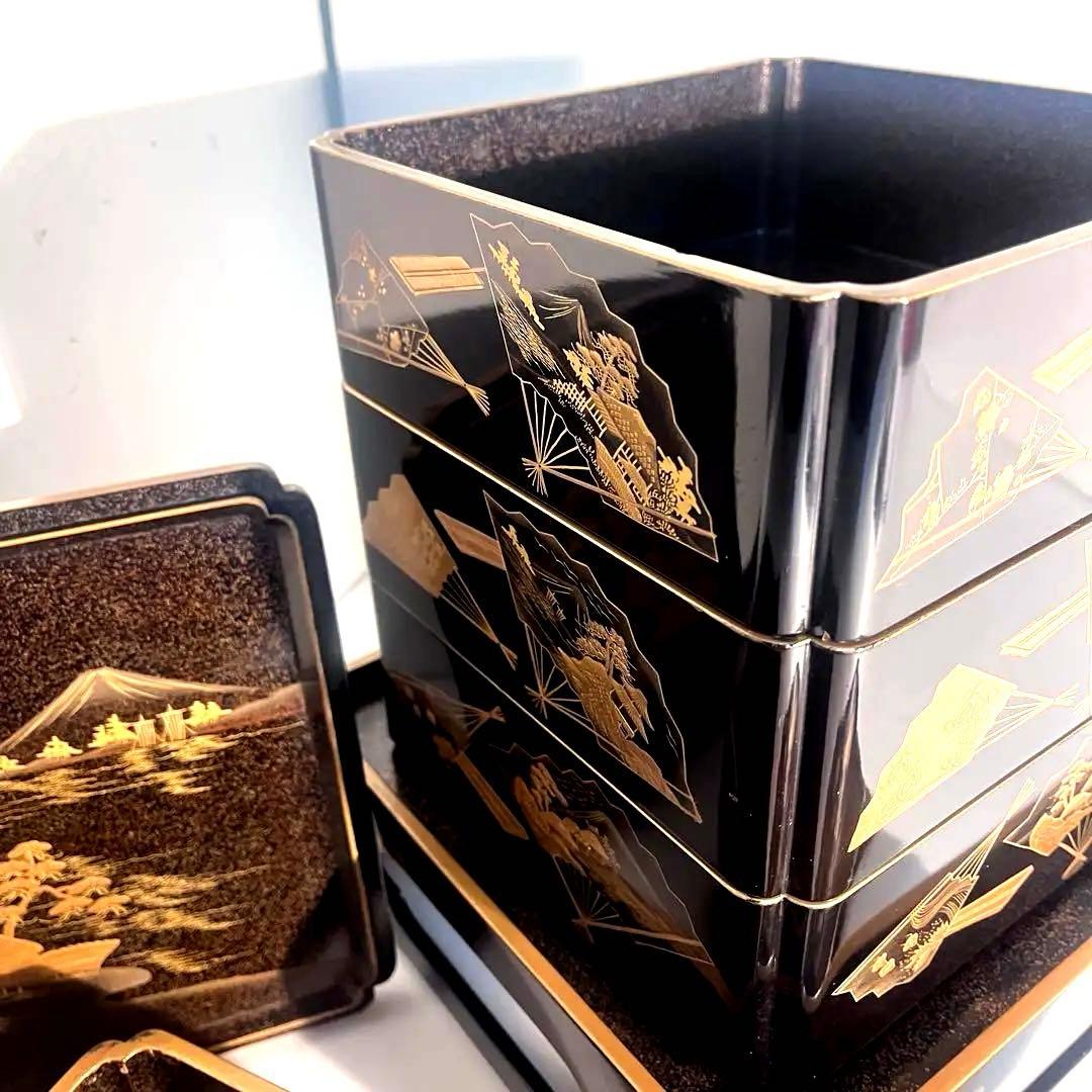蒔絵　四段重　平台付　木製重箱　漆塗り　金彩
