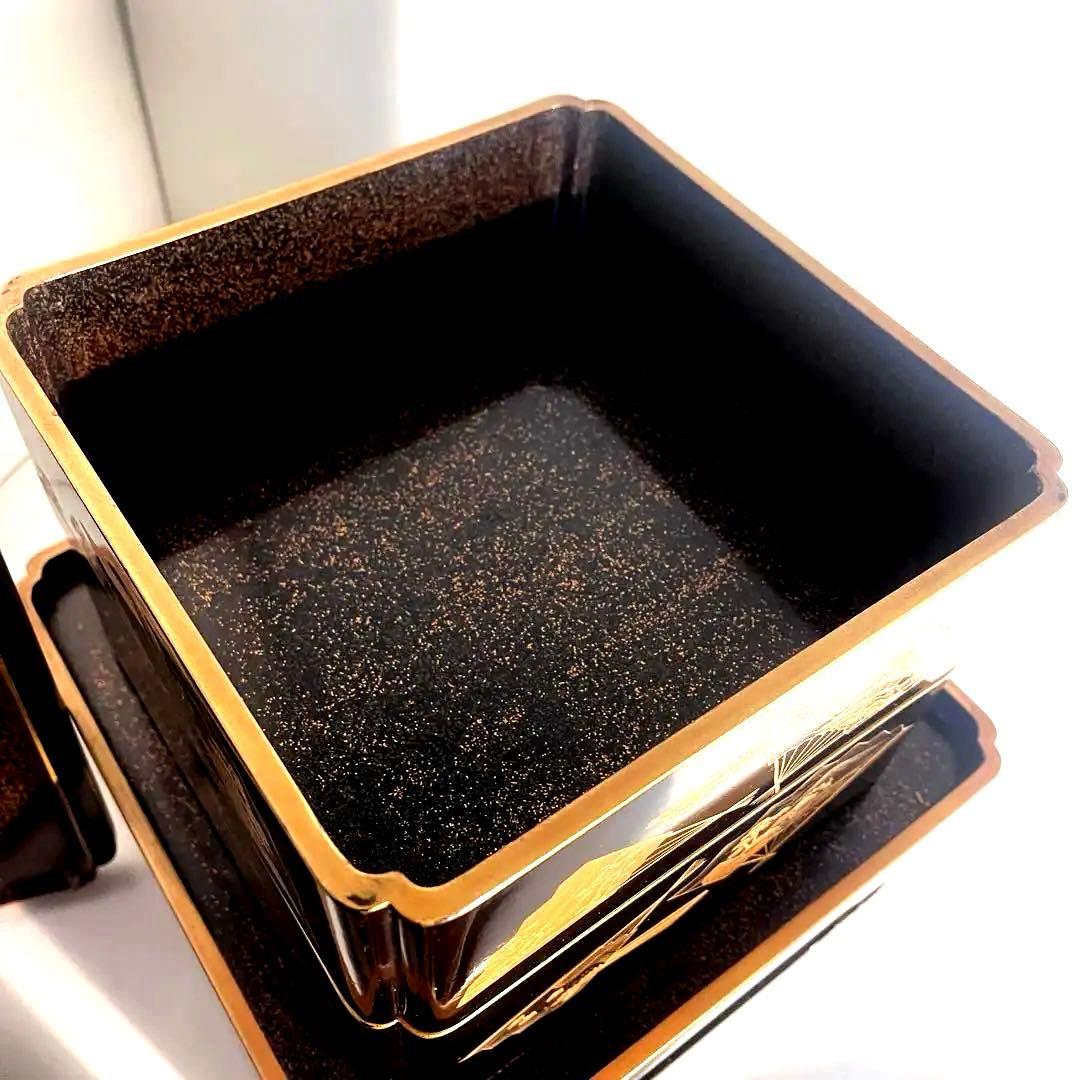 蒔絵　四段重　平台付　木製重箱　漆塗り　金彩