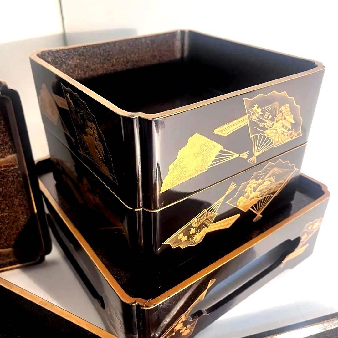 蒔絵　四段重　平台付　木製重箱　漆塗り　金彩