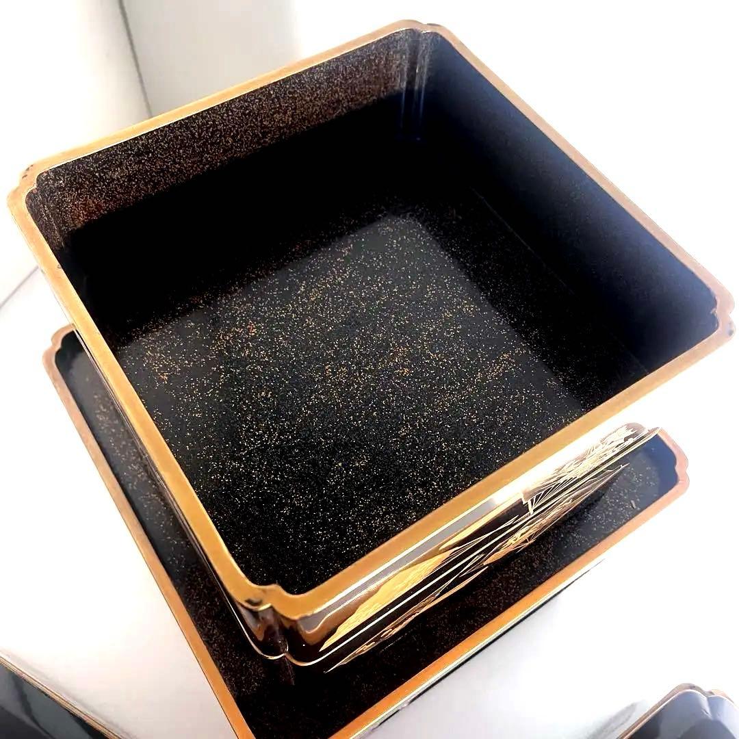 蒔絵　四段重　平台付　木製重箱　漆塗り　金彩