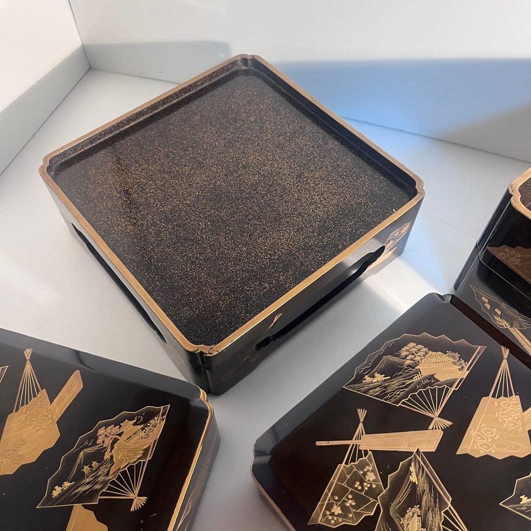 蒔絵　四段重　平台付　木製重箱　漆塗り　金彩