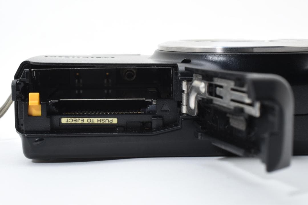 #664★美品★FUJIFILM F100 FD コンパクトデジタルカメラ