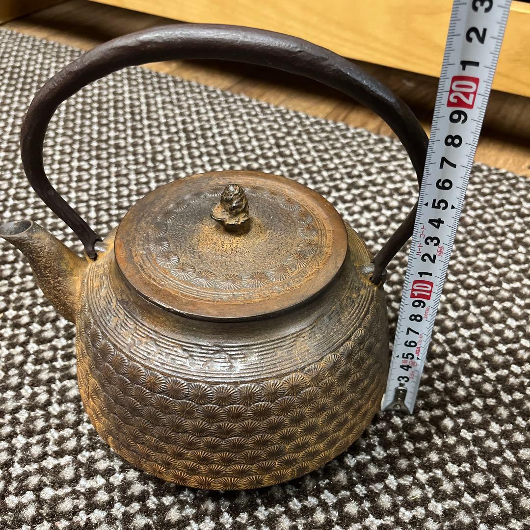 古鉄瓶 魚子紋 菊蓋 時代物 鉄瓶 骨董 アンティーク 煎茶道具 伝統工芸