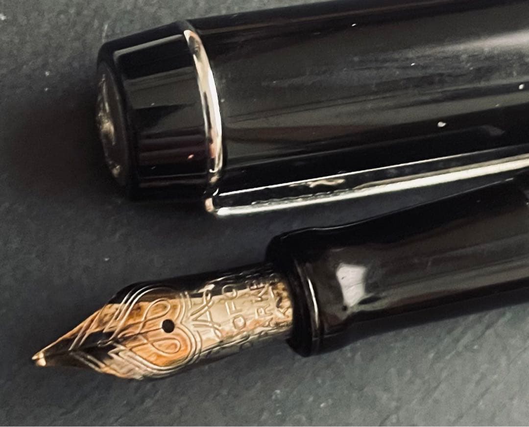 値下げ！Parker 万年筆　ディオフォールド　黒×シルバー　M字