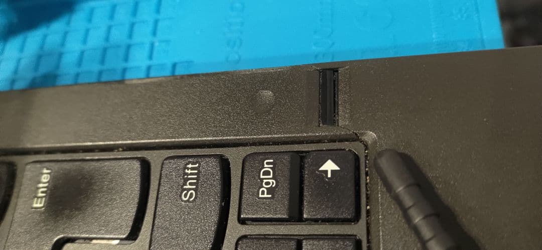 ThinkPad X260 i7 4GB 4TBSSD 起動不安定 ジャンク