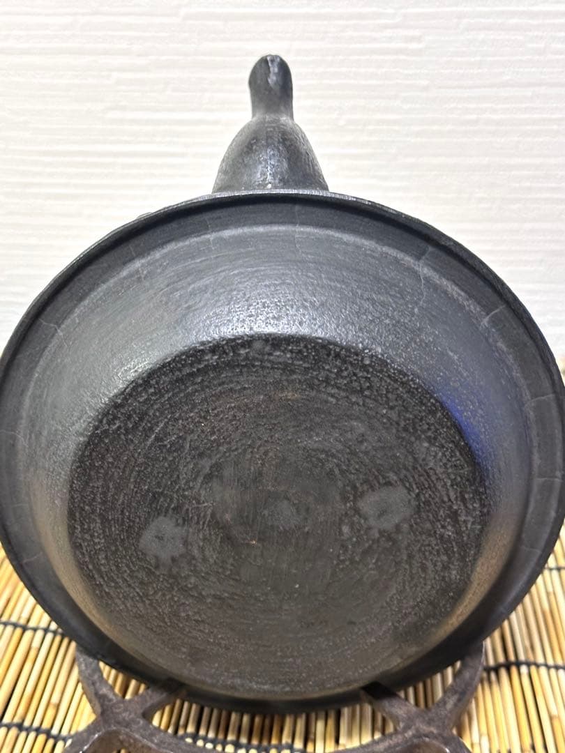 未使用品、木箱付　横倉嘉山造　１５型末紋様　 鉄瓶 しろくまくま様　売約済み