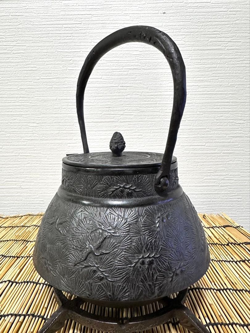 未使用品、木箱付　横倉嘉山造　１５型末紋様　 鉄瓶 しろくまくま様　売約済み