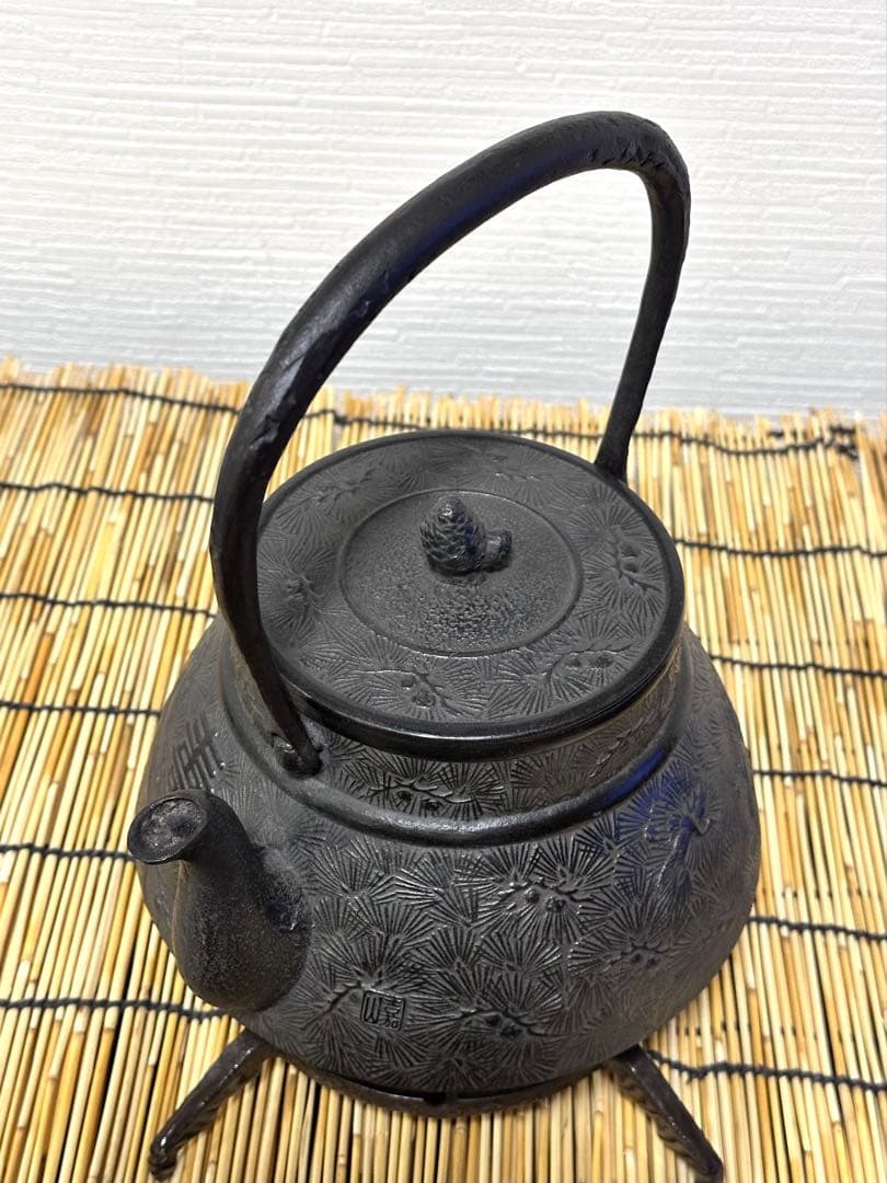 未使用品、木箱付　横倉嘉山造　１５型末紋様　 鉄瓶 しろくまくま様　売約済み