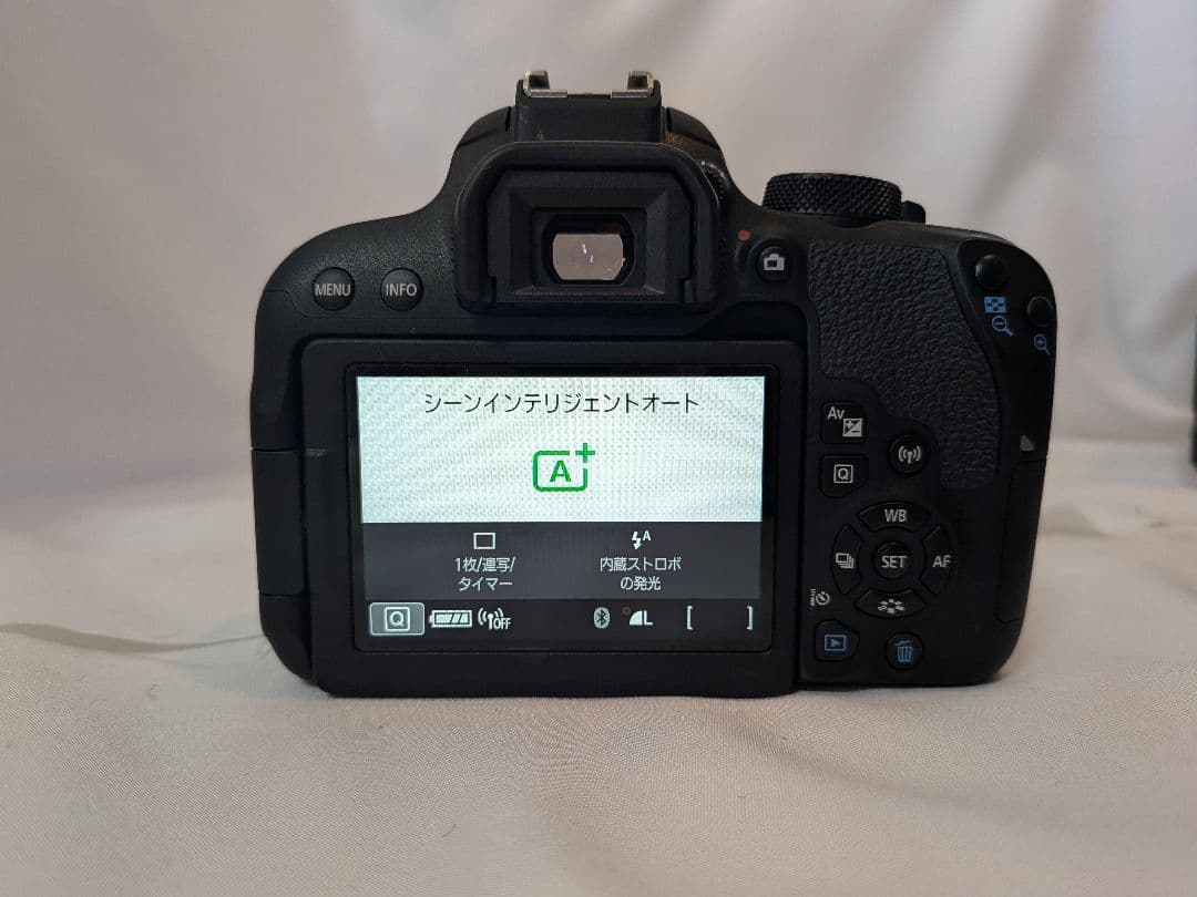 極美品♥Canon EOS Kiss X9i☆トリプルレンズ☆新品バッグ&SD付