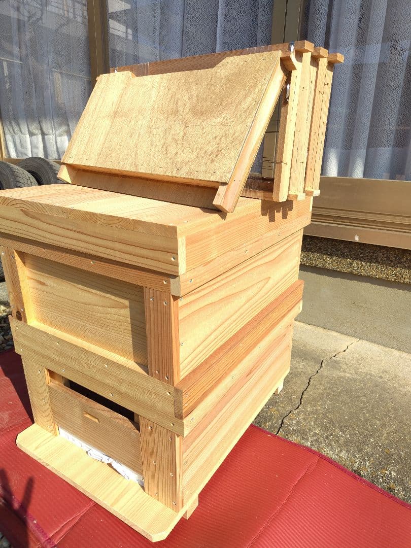 西洋蜜蜂巣箱、杉板材使用 （10枚かけ)二段 縦54㎝✕横45✕高60 5枚付