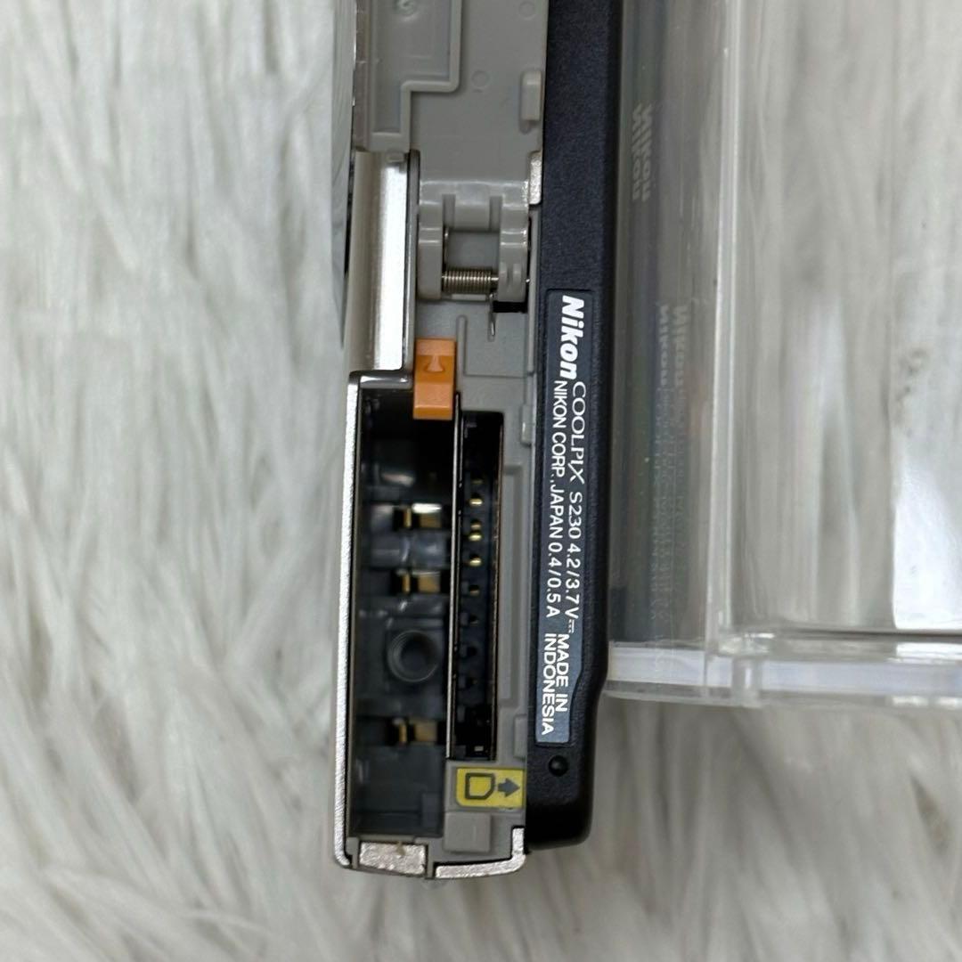 美品　Nikon COOLPIX S230 充電器　シルバー コンデジ　動作品