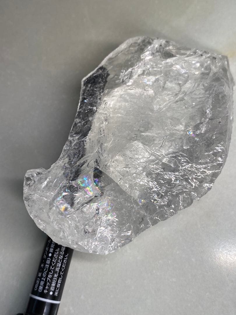 T1063-1ヒマラヤ水晶カチ割り原石虹入り　高透明度アイリスクォーツ加工材料