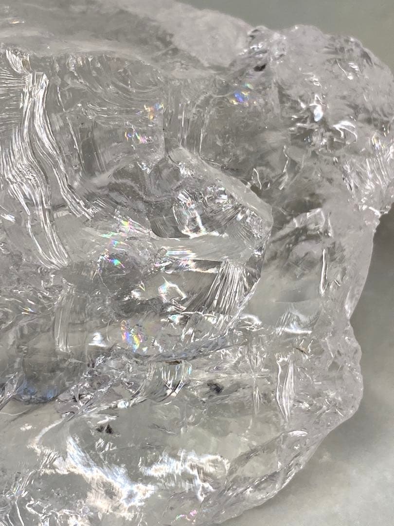 T1063-1ヒマラヤ水晶カチ割り原石虹入り　高透明度アイリスクォーツ加工材料