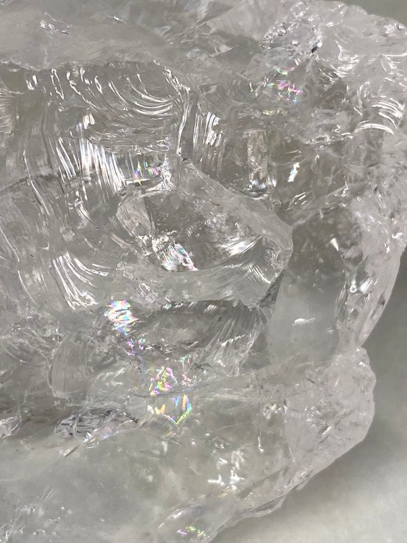 T1063-1ヒマラヤ水晶カチ割り原石虹入り　高透明度アイリスクォーツ加工材料