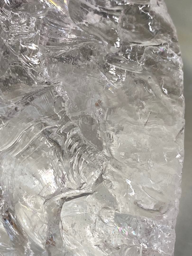 T1063-1ヒマラヤ水晶カチ割り原石虹入り　高透明度アイリスクォーツ加工材料