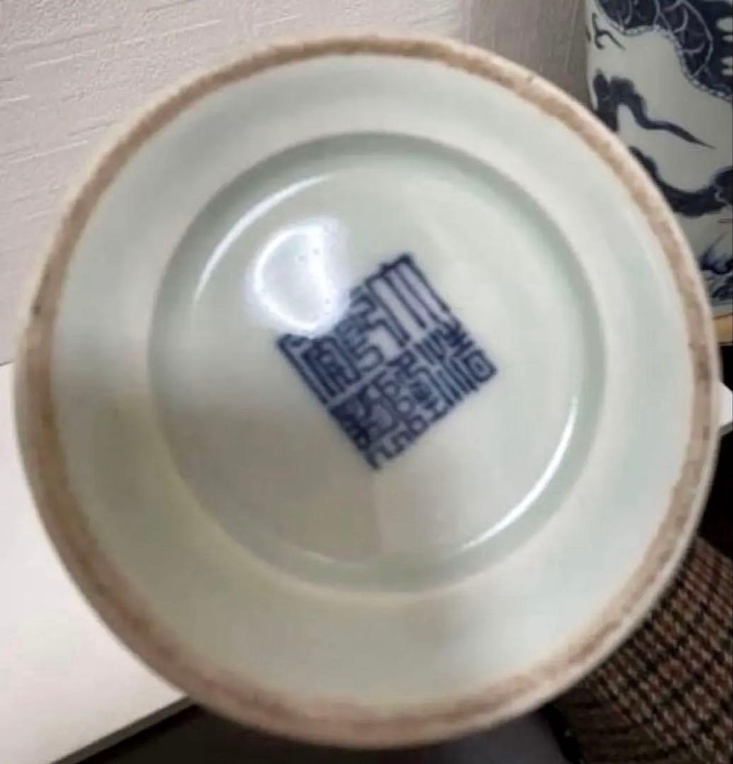 旧家蔵出し 中国 大清乾隆年製 青磁釉瓶 骨董品 。