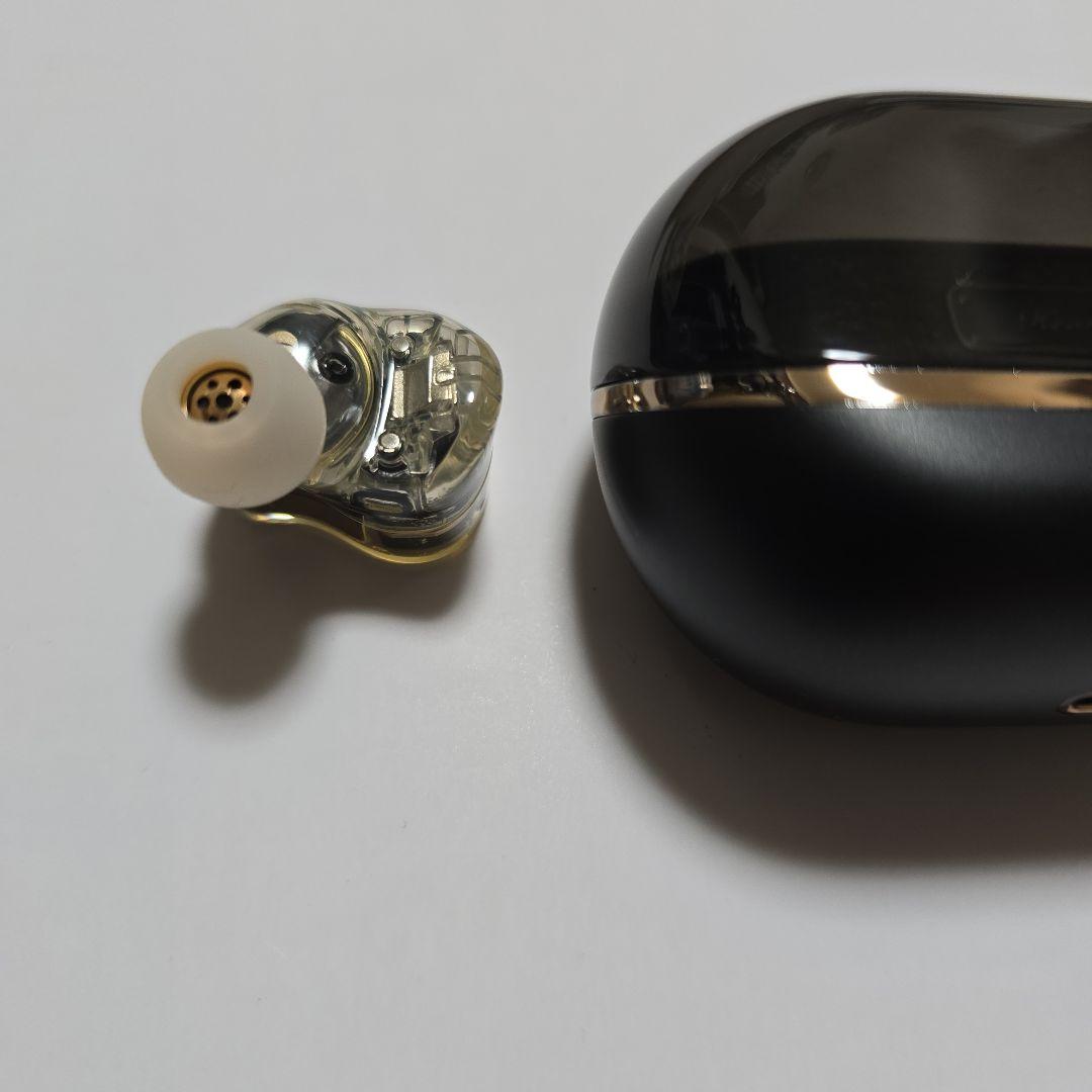 SOUNDPEATS H3 左耳とケース