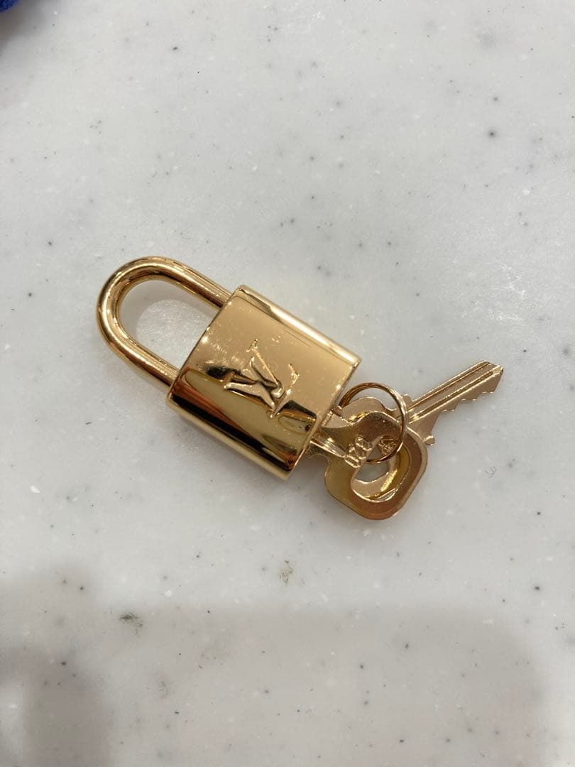 Louis Vuitton 南京錠 鍵付き