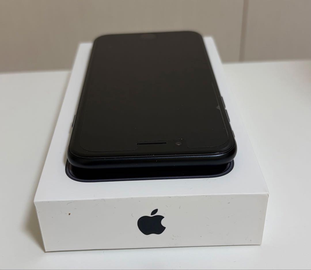 iPhone SE (第3世代) ブラック + ケーブル