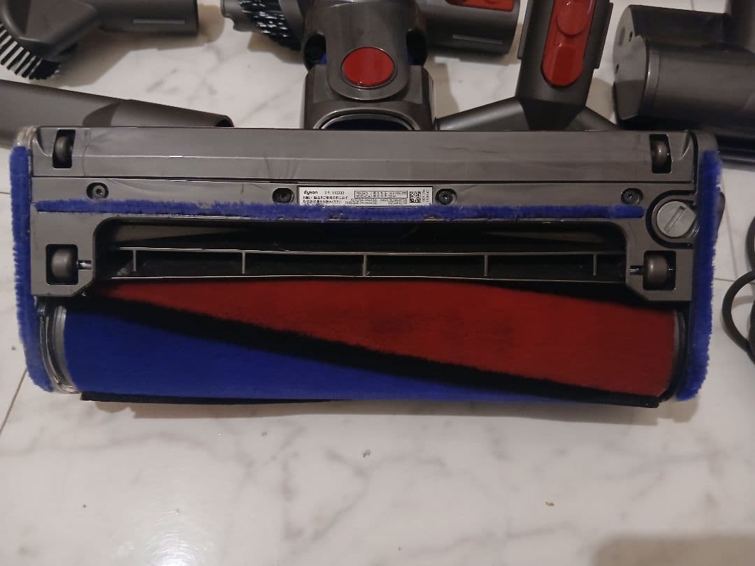 M*屋様 Dyson V10 Fluffy 動作品 付属品多数 純正ヘッド付