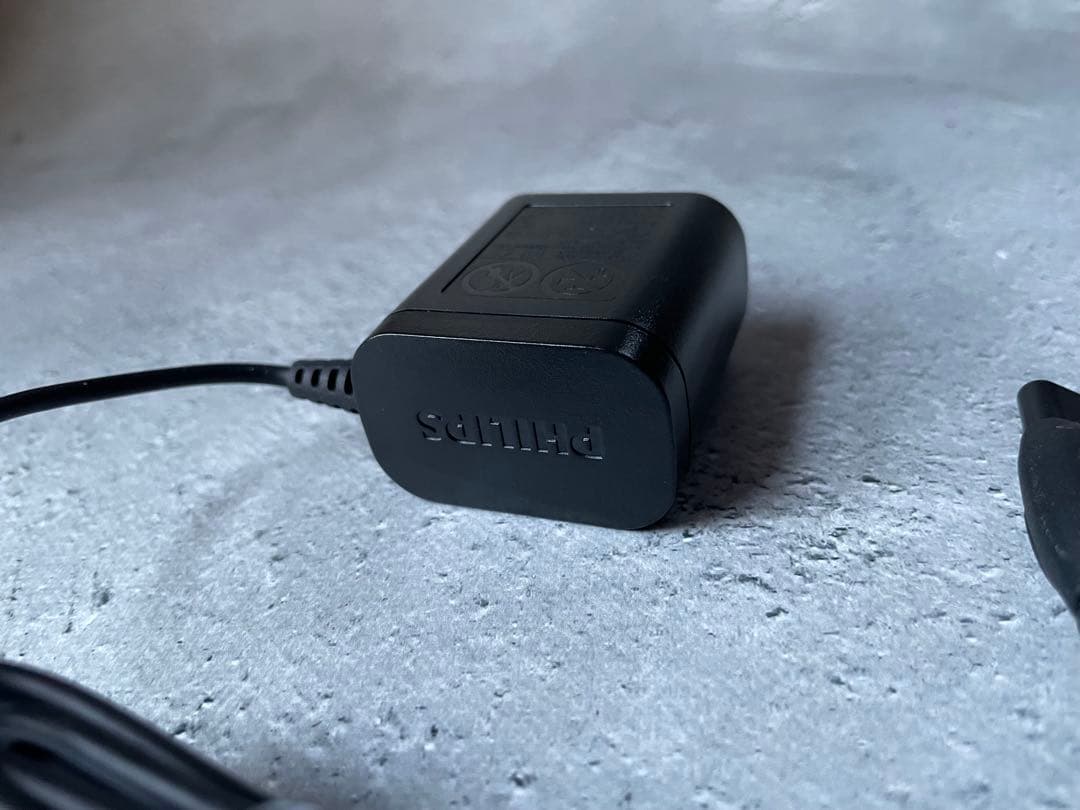 【極美品】PHILIPS フィリップス　髭剃り　シリーズ　5000 シェーバー