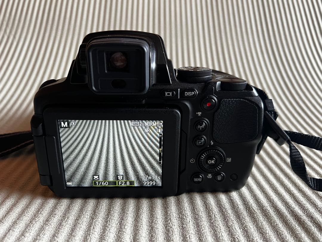 Nikon COOLPIX P900 本体と付属品