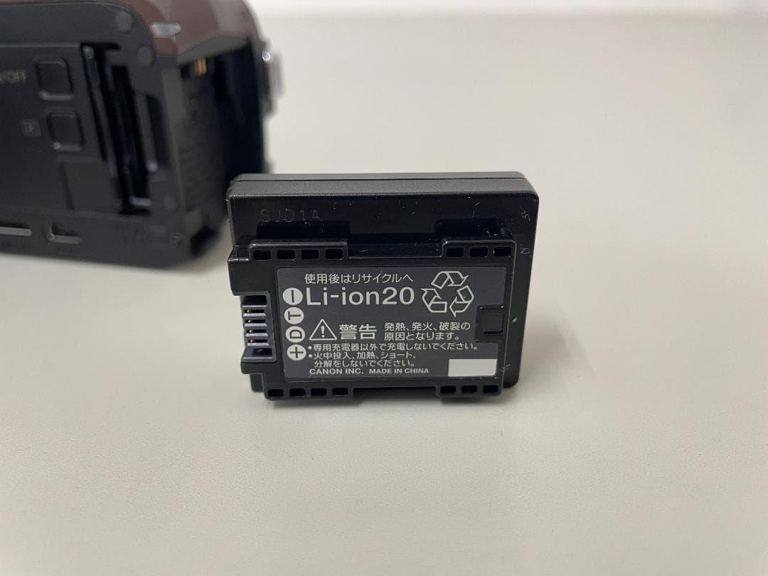 Canon ビデオカメラ IVISHFR52BR 光学32倍ズーム【管理No1】