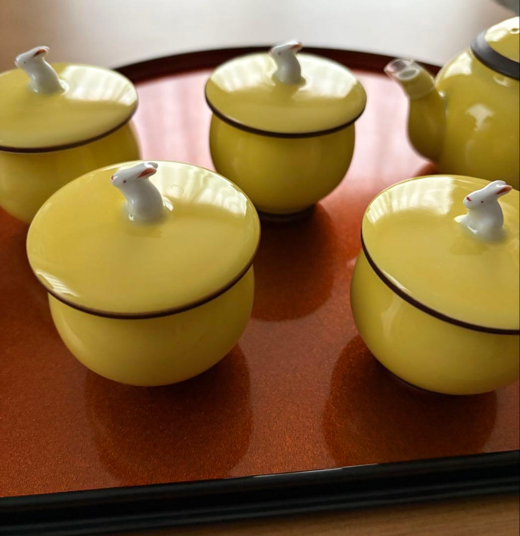 ウサギデザインの黄色茶器セット