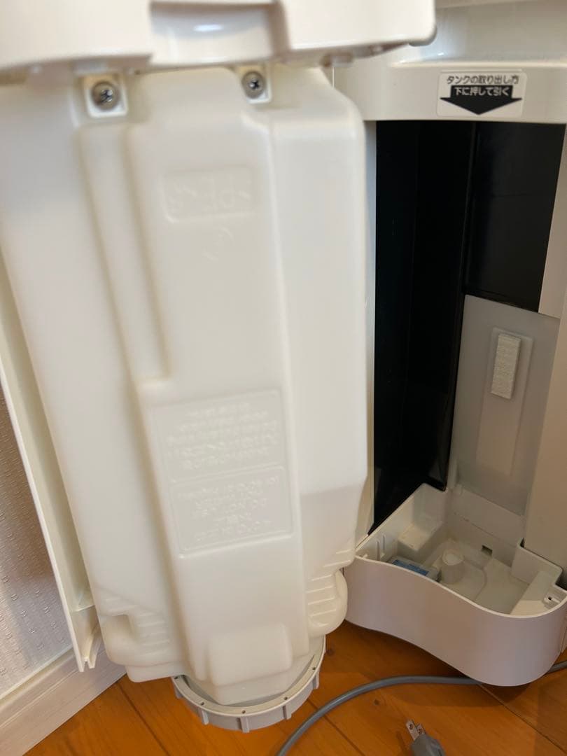 SHARP 2019年式　空気清浄機 KC-J50-W ホワイトペットタバコ無し