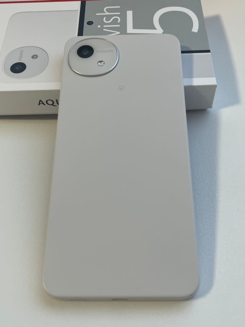 AQUOS wish5 docomo ホワイト 箱付き 初期化済み