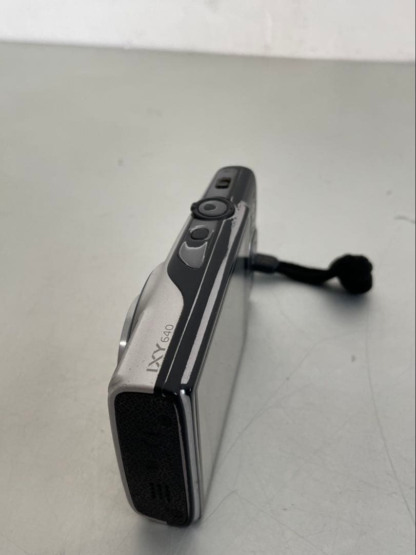 【ジャンク品】Canon IXY 640 シルバー デジタルカメラ 付属品あり