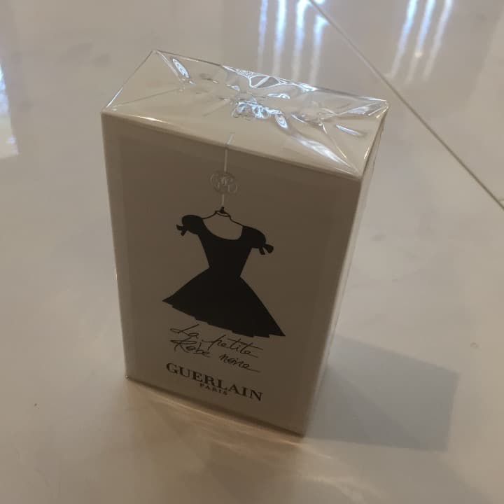 GUERLAIN ラ プティット ローブ ノワール オーデパルファン50ml