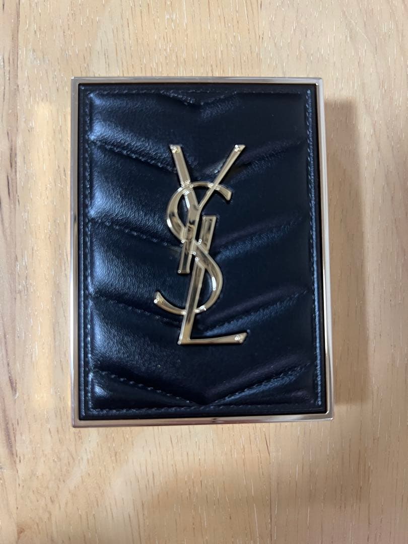 Yves Saint Laurent クチュールミニクラッチ100