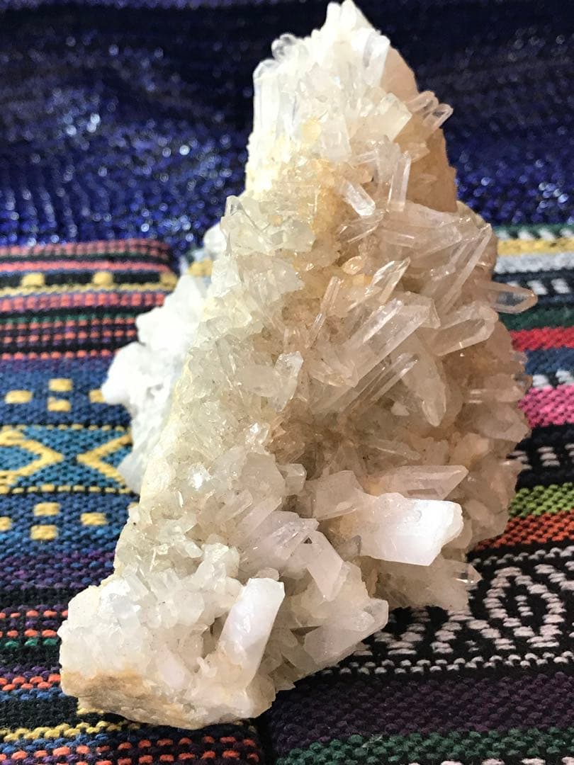 《SHOP》マダガスカル産【母岩付き水晶】クラスター【原石/群晶】[3-33